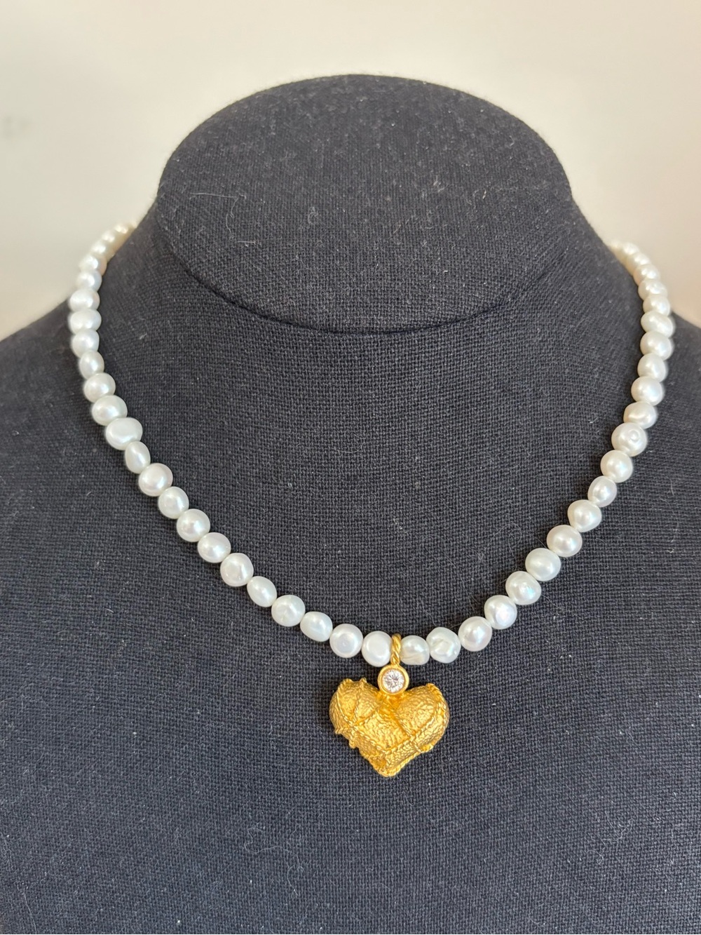 Leslie Block necklace 17” gold tone freshwater pearl rhinestone heart toggle